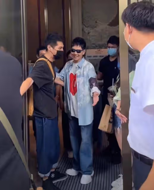 台媒曝藍正龍周幼婷已離婚,穿情侶裝去民政局,女方好友透露細節
