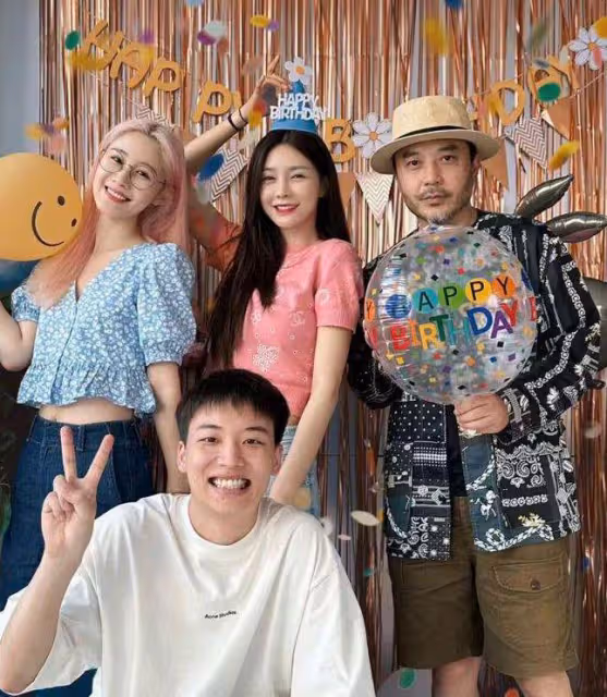 杜海濤長沙錄節目被偶遇，多人圍觀陣仗大，不理粉絲被指沒禮貌