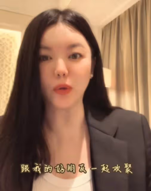 李湘回國分享好物,穿西裝露面身材圓潤,一條毛巾超400元惹爭議