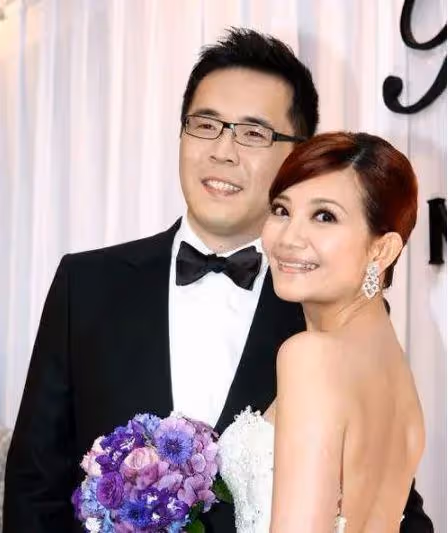 梁靜茹演唱會狀態惹爭議，面部發福肩膀厚實，近照被指撞臉賈玲