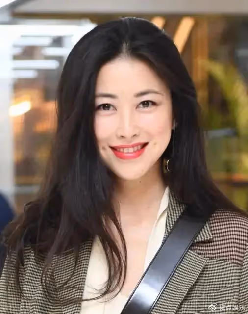 朱珠:內娛第一性感活人,真美還是捧殺?
