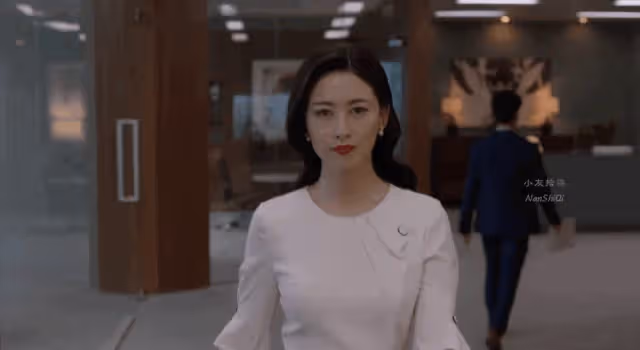 朱珠:內娛第一性感活人,真美還是捧殺?