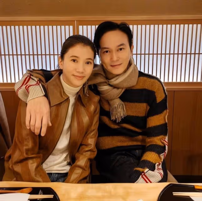 袁詠儀兒子曬近照，16歲魔童長成爸媽結合體，高大帥氣還胖了一點