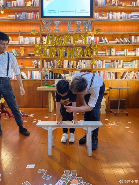 汪小菲久違曬兒女正臉照，小玥兒長成翻版大S，希箖帥氣像爸爸