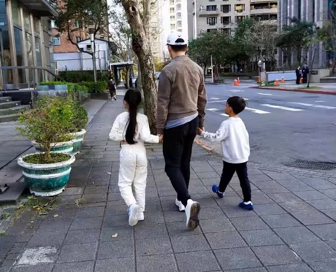 汪小菲久違曬兒女正臉照,小玥兒長成翻版大S,希箖帥氣像爸爸
