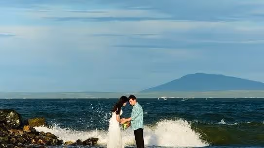 與鳳凰男結婚後，家裡成了他親戚朋友的「招待所」，妻子崩潰離婚