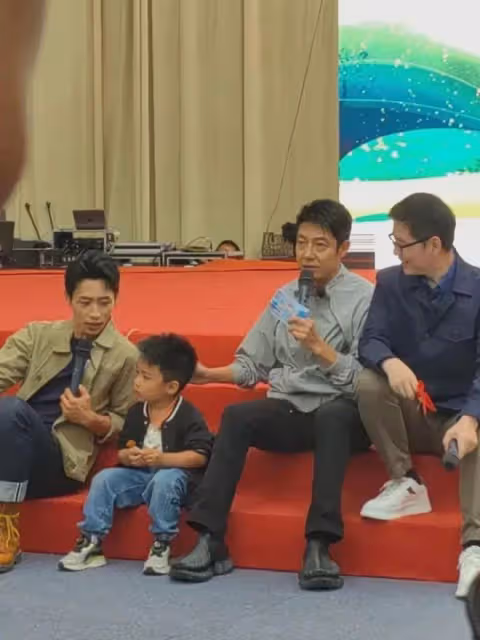撒貝寧魏晨現身寧夏，兩人再次合體錄節目，現場笑聲不斷很接地氣