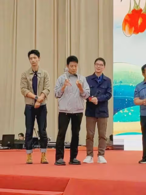 撒貝寧魏晨現身寧夏，兩人再次合體錄節目，現場笑聲不斷很接地氣