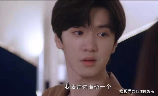 《偷偷藏不住》生日會上兩次紅眼眶,才知段嘉許愛上桑稚後有多自卑