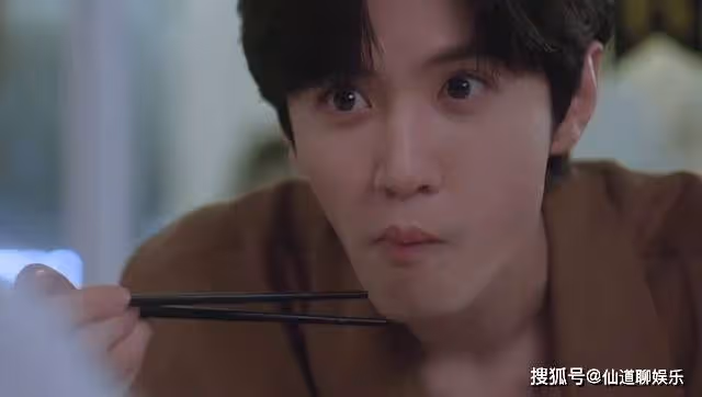 《偷偷藏不住》生日會上兩次紅眼眶,才知段嘉許愛上桑稚後有多自卑