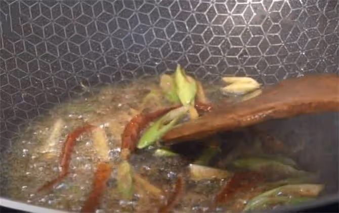 芹菜葉夏天這樣做,不用炒,簡單又營養,大人小孩都搶著吃