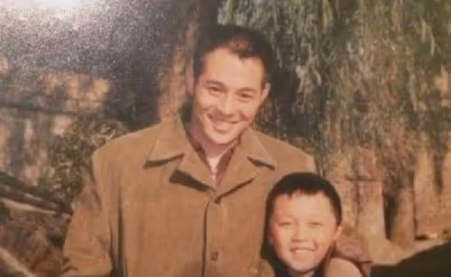 他是李連杰的「御用兒子」,周潤發拿5000塊讓其退圈