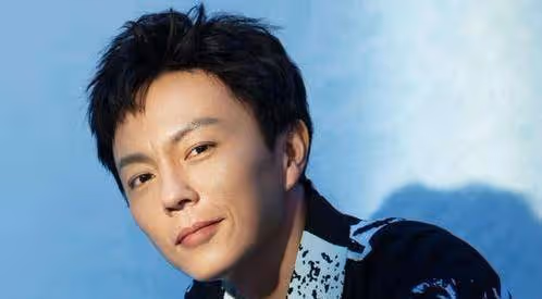 他是李連杰的「御用兒子」,周潤發拿5000塊讓其退圈
