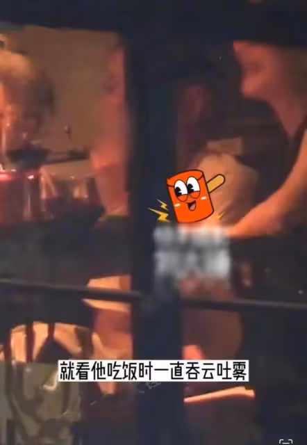 39歲文章夜生活瀟灑!深夜與美女聚餐喜笑顏開,新女友疑並未同行