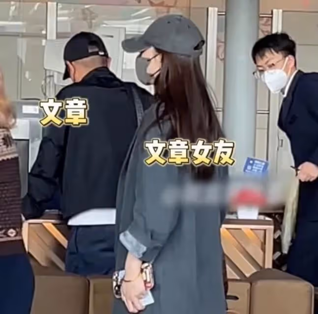 39歲文章夜生活瀟灑!深夜與美女聚餐喜笑顏開,新女友疑並未同行