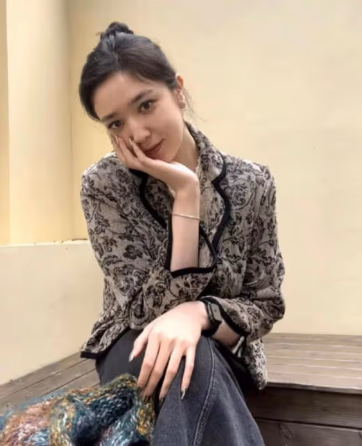 尼格買提回老家過節拍全家福！一家25口均高顏值，學霸侄女太吸睛