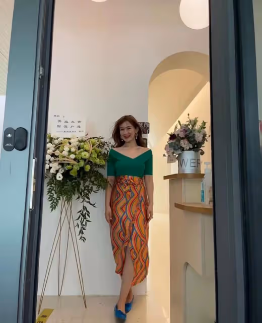 尼格買提回老家過節拍全家福！一家25口均高顏值，學霸侄女太吸睛