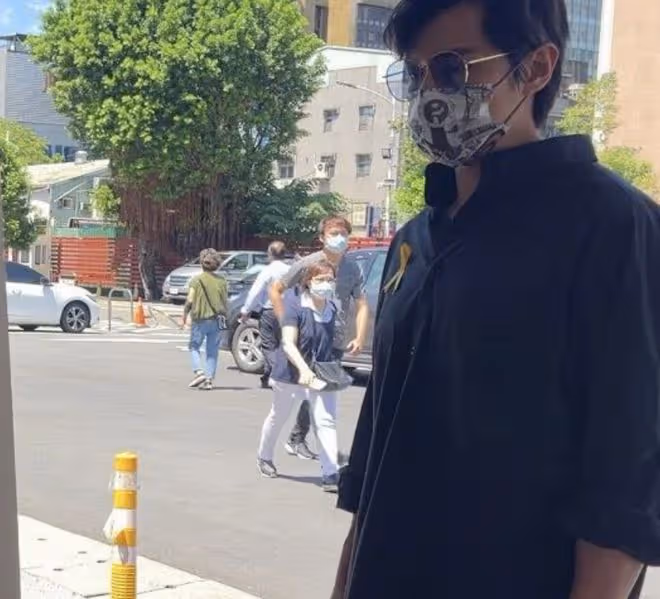 35歲偶像女星突然去世!留下一對年幼子女,陳喬恩悲痛悼念好友