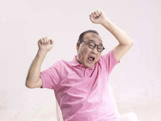 香港知名老戲骨晚年淒涼,獨居無人照顧,拍戲幾十年沒錢做手術