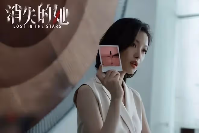 《消失的她》破23億後,「奇怪」現象發生了,朱一龍果然沒有說錯