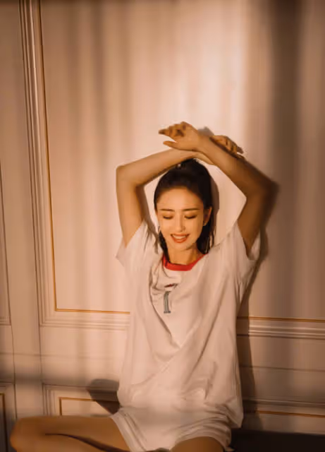 陳思誠凌晨為佟麗婭慶生,曬出母子溫馨舊照,佟麗婭只回復兩個字