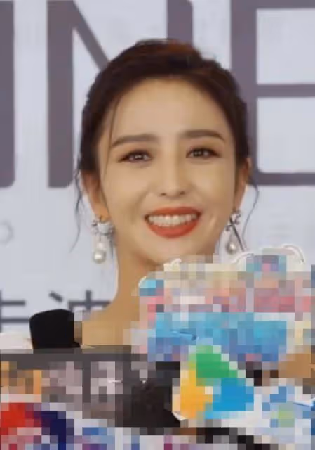 陳思誠凌晨為佟麗婭慶生,曬出母子溫馨舊照,佟麗婭只回復兩個字