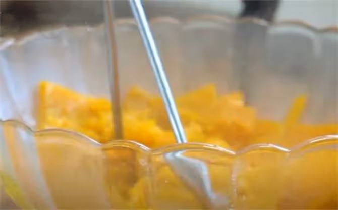 2塊南瓜3勺麵粉，不加一滴水，蒸出的饅頭，蓬鬆暄軟，孩子超喜歡