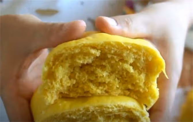2塊南瓜3勺麵粉，不加一滴水，蒸出的饅頭，蓬鬆暄軟，孩子超喜歡
