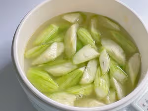 低脂低卡‼️鮮美快手湯‼️絲瓜菌菇湯‼️好吃不胖天