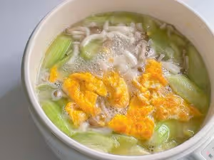 低脂低卡‼️鮮美快手湯‼️絲瓜菌菇湯‼️好吃不胖天