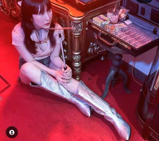 驚喜!前香港嫩模亮相TVB人氣節目,曾為寫真去隆胸更拍下小便照