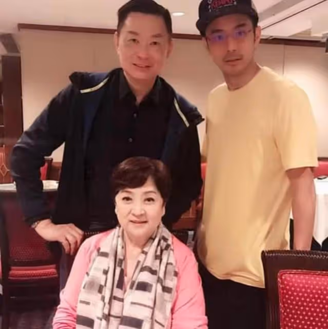 驚喜露面!謝賢前妻罕現身好友聚會,與兒子神隱1年一度被指失蹤