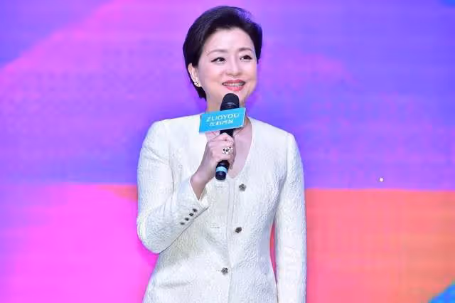 楊瀾名下公司百萬財產被凍結,本人回應「不實」,網友質疑聲不斷