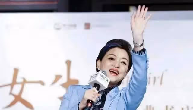 楊瀾名下公司百萬財產被凍結，本人回應「不實」，網友質疑聲不斷