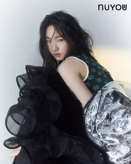 小S長女走成熟路線,17歲許曦文衣著性感時尚,高級厭世臉太養眼