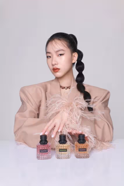 小S長女走成熟路線，17歲許曦文衣著性感時尚，高級厭世臉太養眼