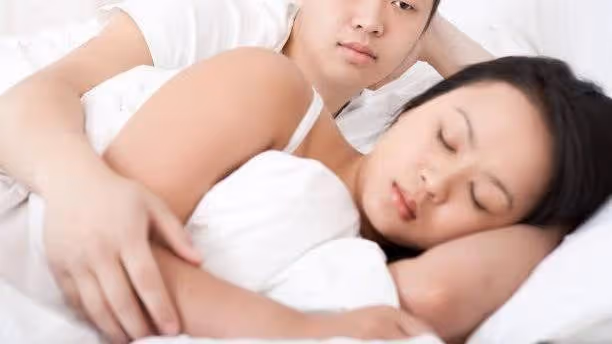 結婚當日改口費一萬變一百,女孩怒斥婆婆:沒錢就別給你兒娶媳婦