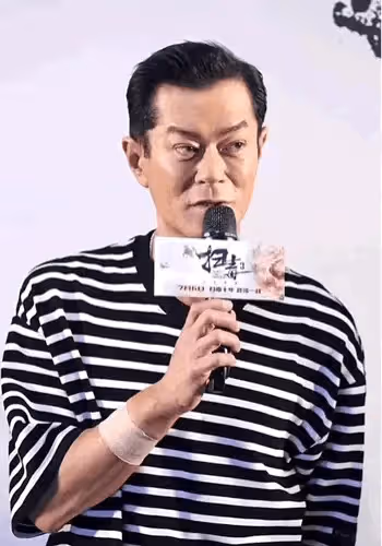 古天樂出席活動惹爭議,表情猙獰吊眼角,疑似面部提拉過度出問題