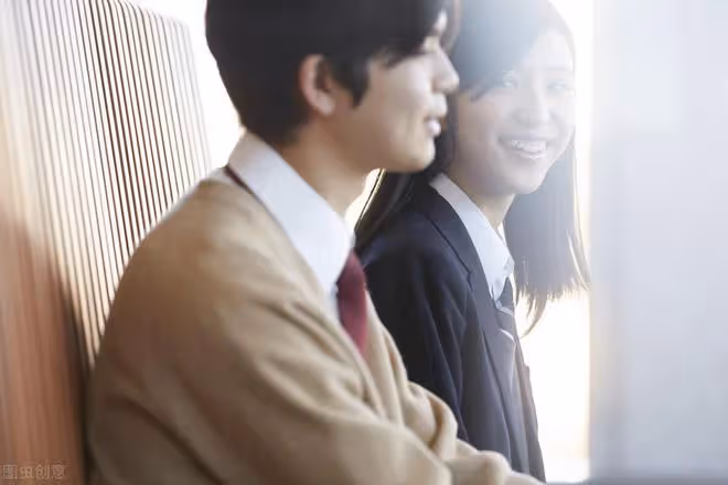 父親背叛婚姻，兒子為給母親出氣，竟與第三者女兒談戀愛