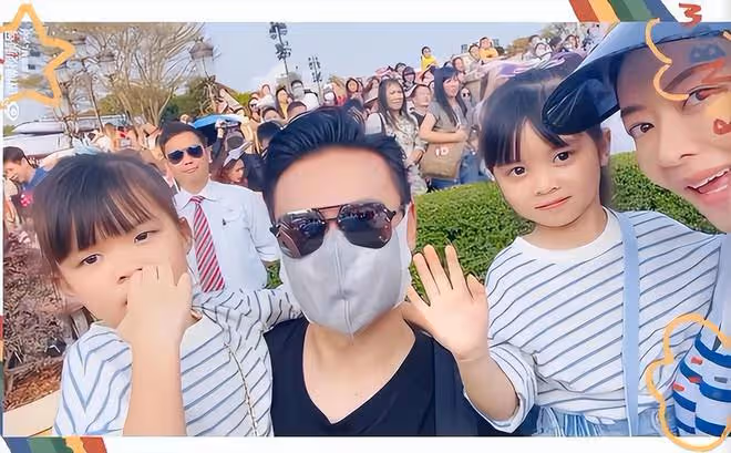 熊黛林曬祖孫三代出遊，婆媳罕見同框，5歲雙胞胎女兒越長越像