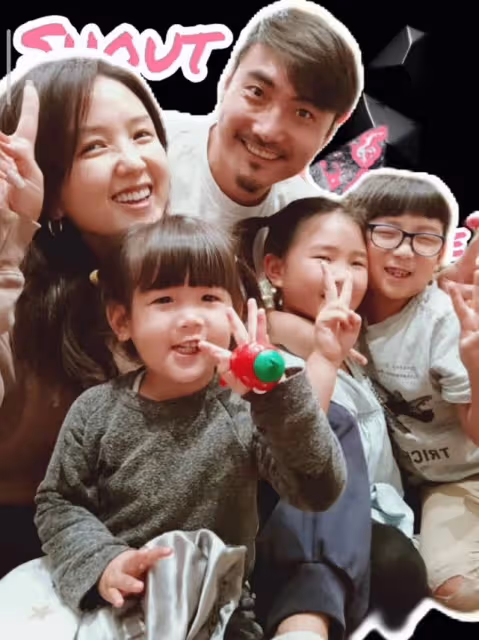 何潔新年首曬全家福,三個兒女長大了都像媽媽,一家五口超幸福