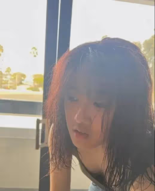 李靜女兒：放假回國，身材火辣越長越像媽，一細節顯示她不愛攀比