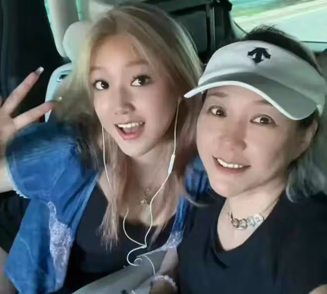 李靜女兒:放假回國,身材火辣越長越像媽,一細節顯示她不愛攀比