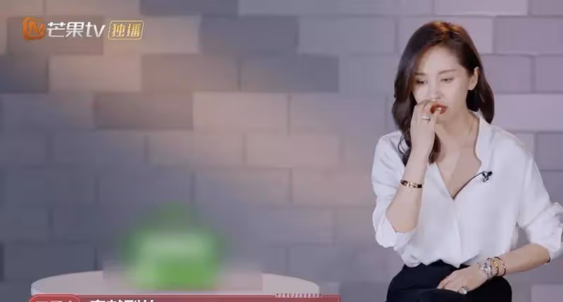 42歲女星突然感動:一段衣服策劃,壓了我22年