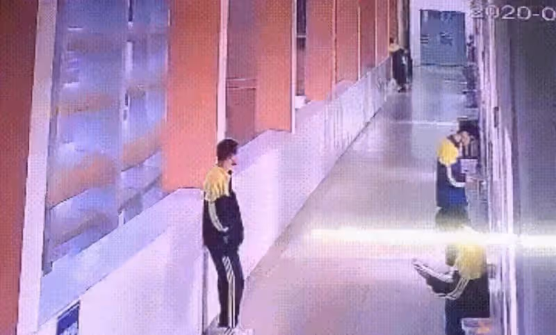 42歲女星突然感動:一段衣服策劃,壓了我22年