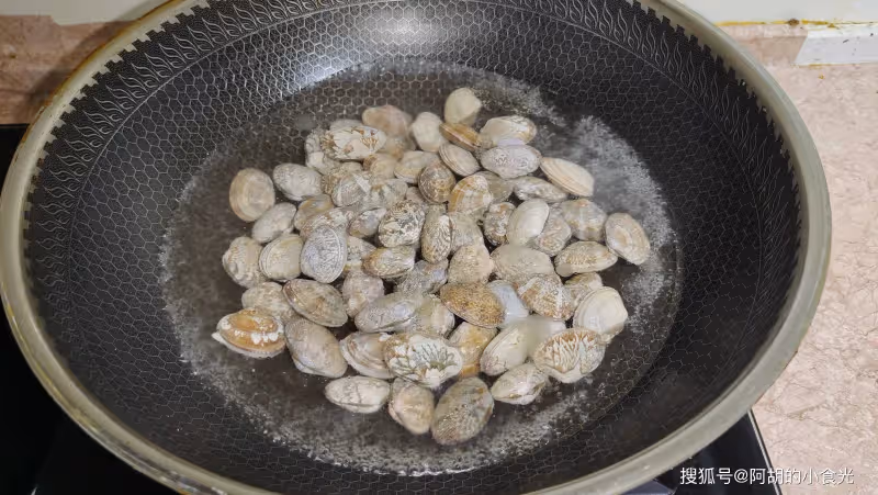 花生快靠邊,原來毛豆和它更配!不一樣的搭配,更鮮更下酒,天熱休閒必備小菜