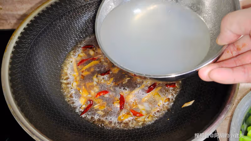 花生快靠邊,原來毛豆和它更配!不一樣的搭配,更鮮更下酒,天熱休閒必備小菜