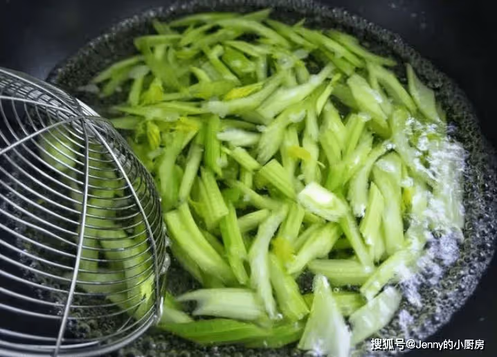 夏天補鈣,多吃5種蔬菜,比牛奶的鈣含量還高,每天換著吃身體好
