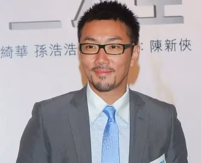 知名港星湖北街頭擺攤,放二維碼賣唱被嘲落魄!曾戀上容祖兒6年