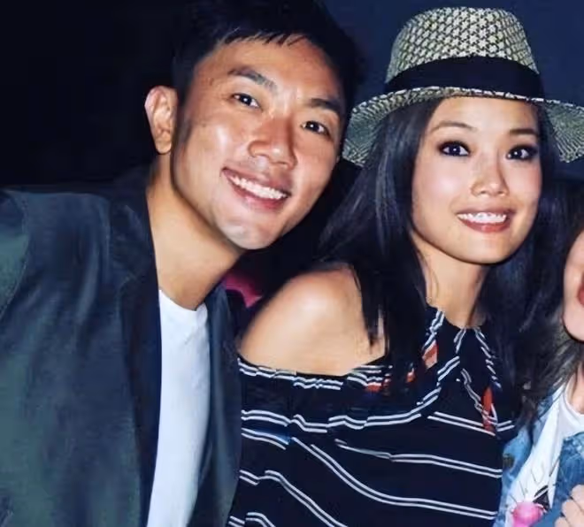 知名港星湖北街頭擺攤,放二維碼賣唱被嘲落魄!曾戀上容祖兒6年